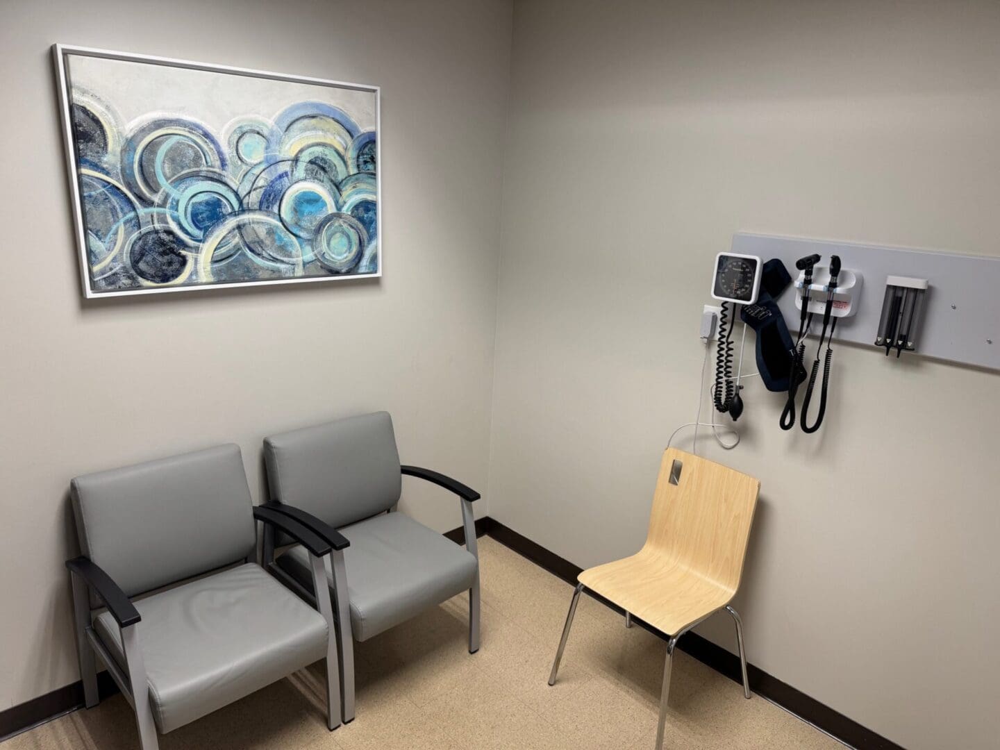 Medical examination room with chairs and equipment.